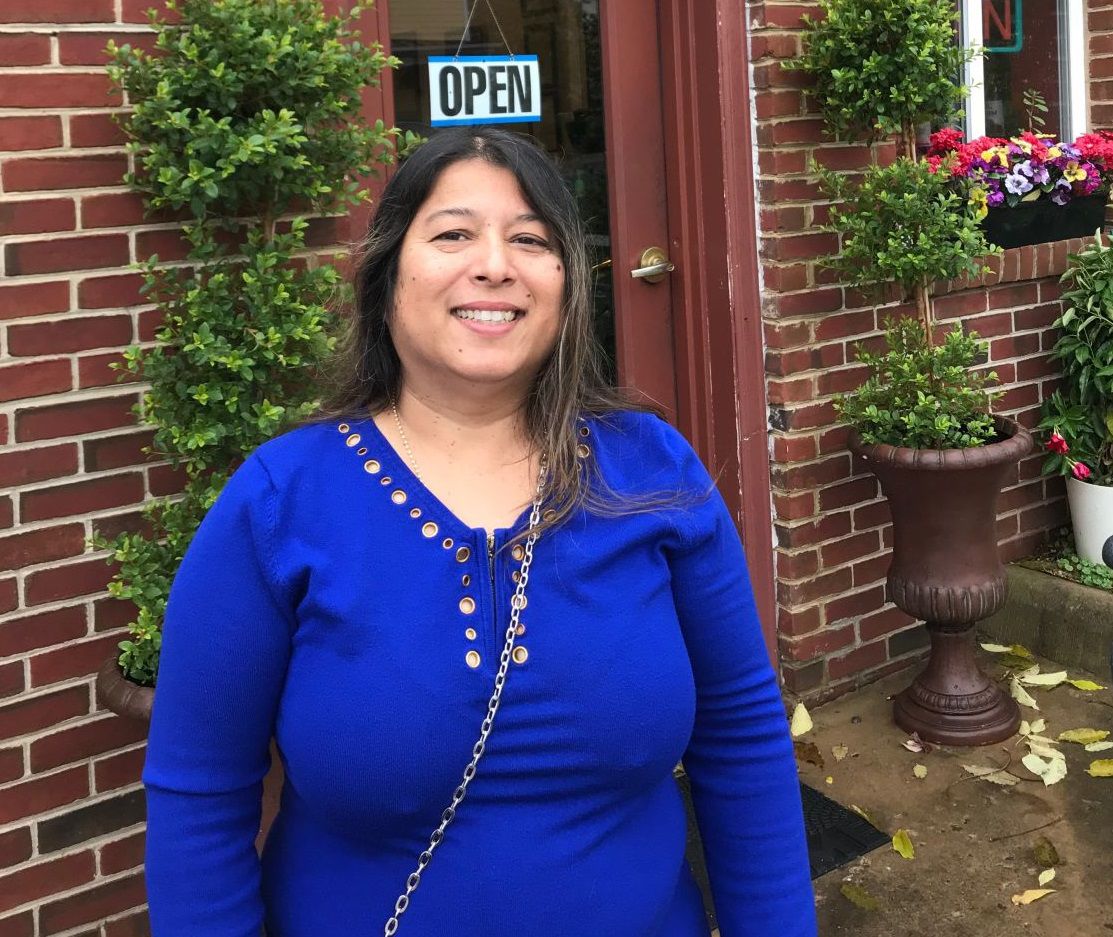 Thai Pan celebrates 15 years as Leesburg's "gas station Thai"